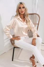 Satinbluse mit langen Ärmeln